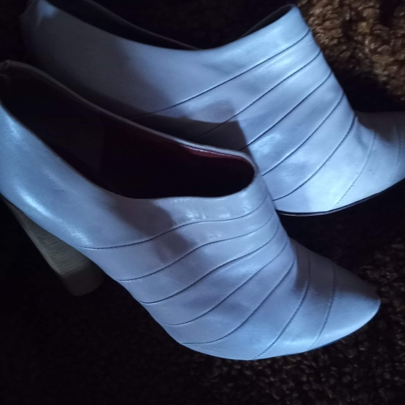 Authentic Louis Vuitton high heels shoes pre owned in pristine condition - Picture 2 of 6